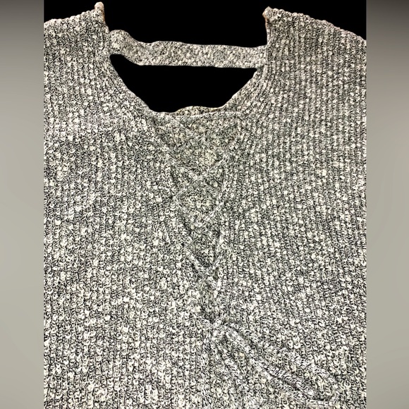 TORRID Cable Pullover Drop Shoulder Tie Back Sweater Grey- Size 1 - Picture 3 of 4
